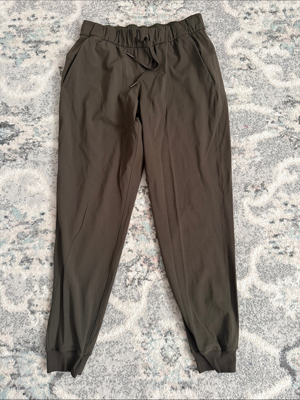 Lululemon On the Fly Jogger *Luxtreme Size 6 in Dark Olive